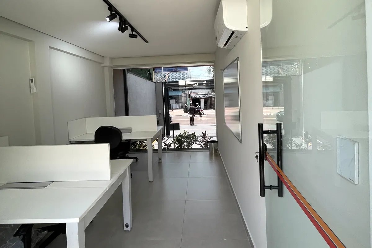 Sala privativa mobiliada do Bandeiras Coworking em Campo Grande