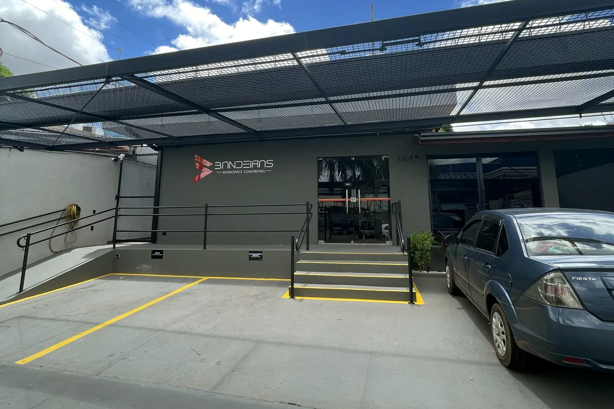 Entrada do Bandeiras Coworking